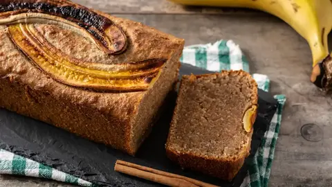 Bolo de banana molhadinho fcil  Receita da Boa image